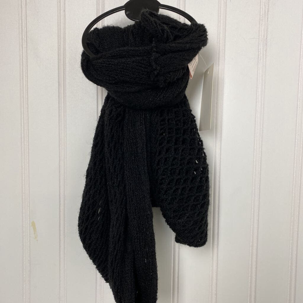 KNITTED INFINITY SCARF