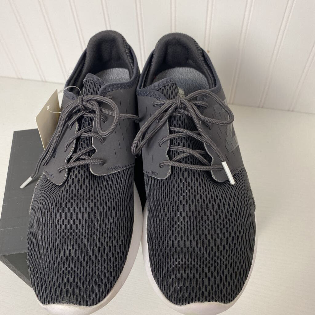 LADIES TENNIS SHOES