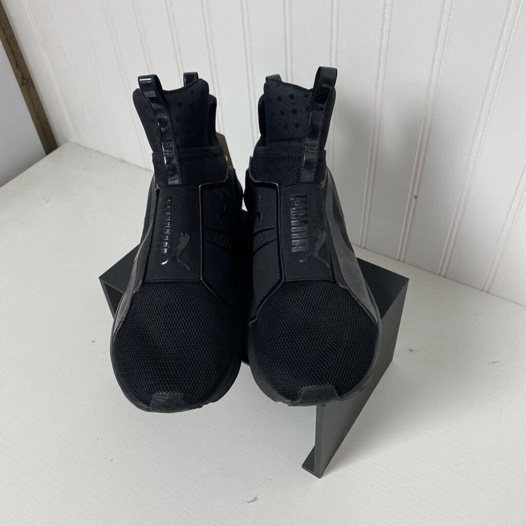 TENNIS SHOES