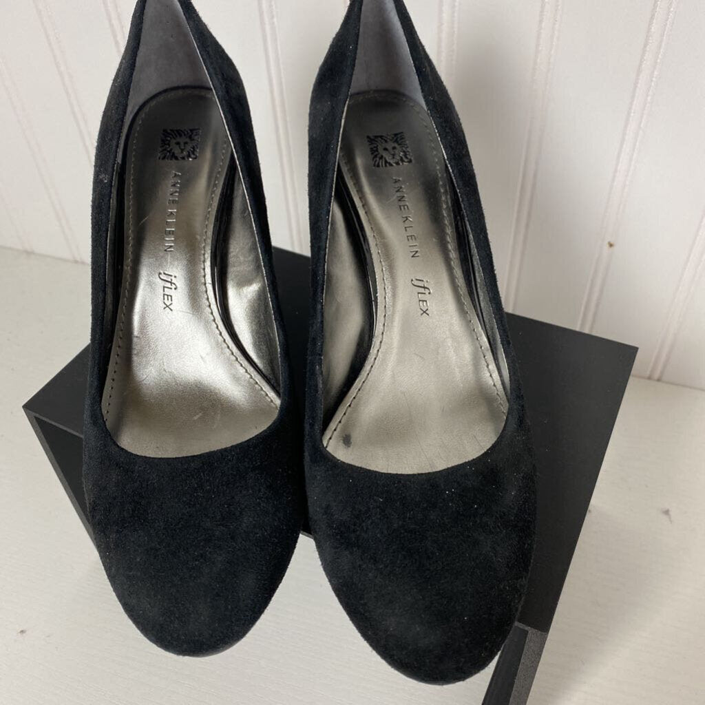 SUEDE HEELS