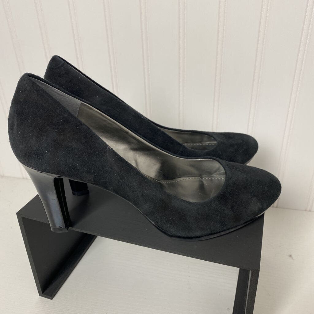 SUEDE HEELS