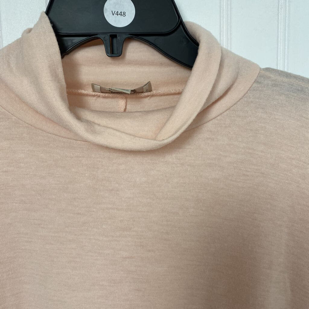 SHORT SLEEVE MOCK NECK TOP