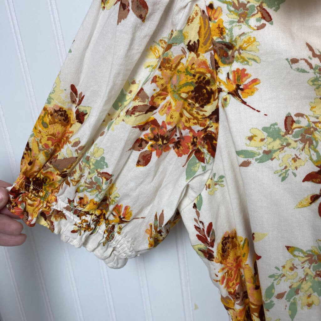 SHORT SLEEVE FLORAL BLOUSE
