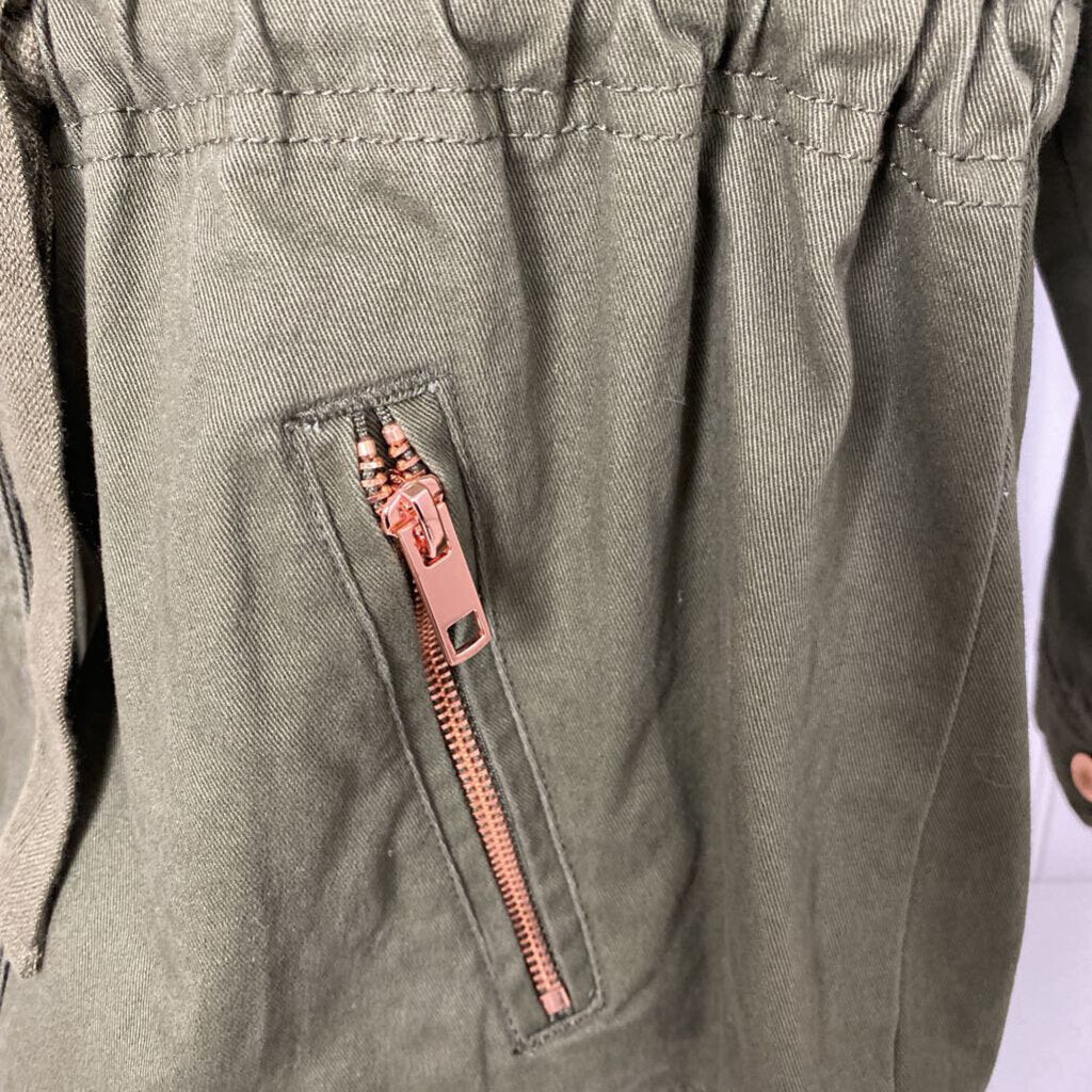 LIGHTWEIGHT HOODED JACKET