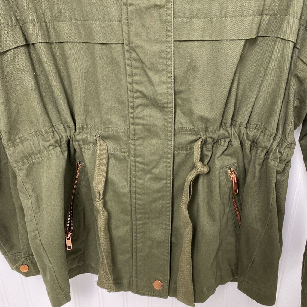 LIGHTWEIGHT HOODED JACKET