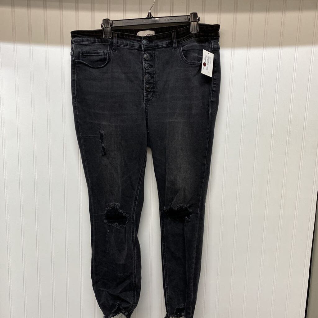 DISTRESSED JEANS