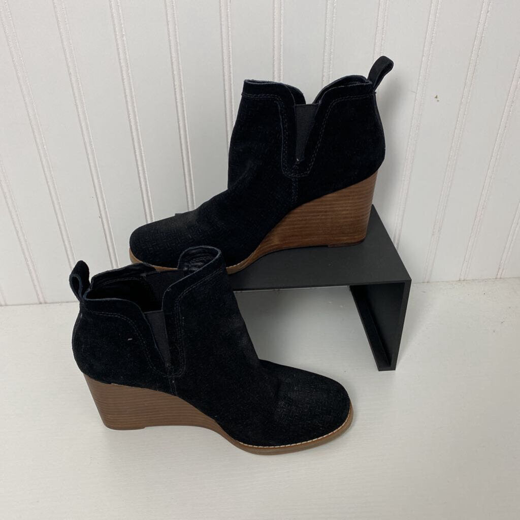 SUEDE ANKLE BOOTS