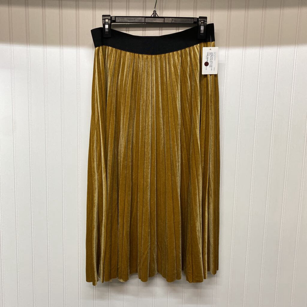 PLEATED VELOUR SKIRT