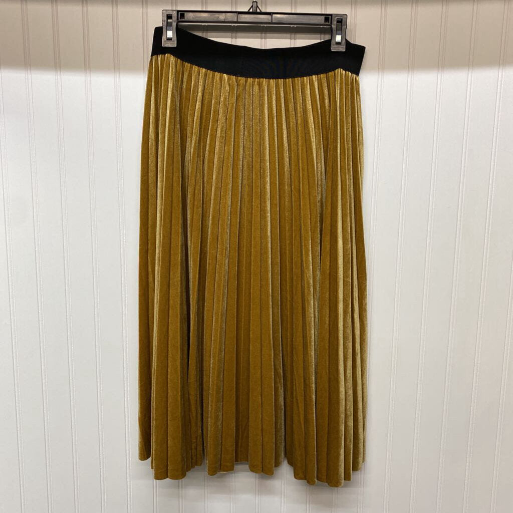 PLEATED VELOUR SKIRT