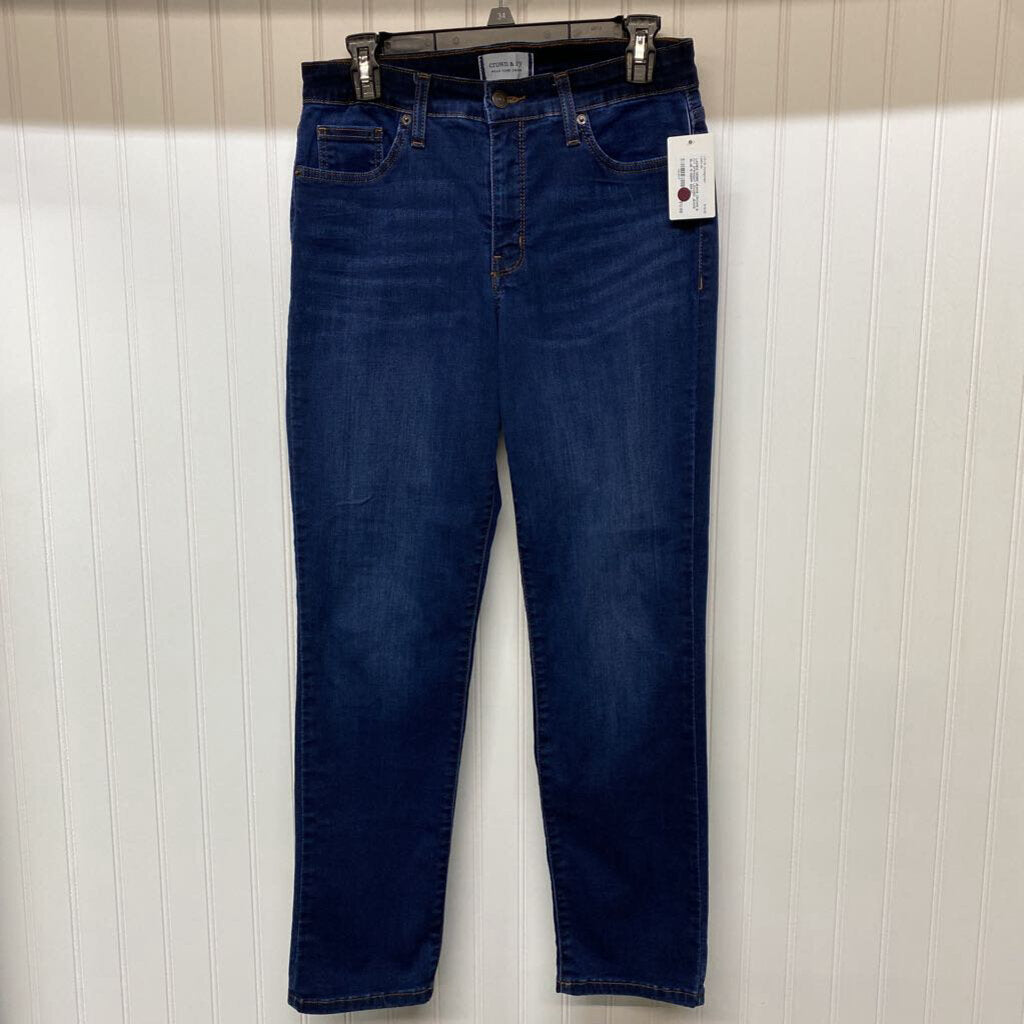 STRAIGHT LEGGED JEANS