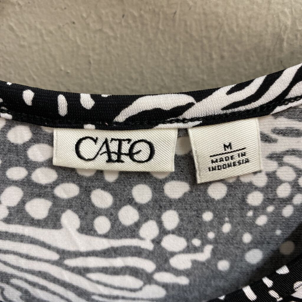 BLACK AND WHITE SHORT SLEEVED
