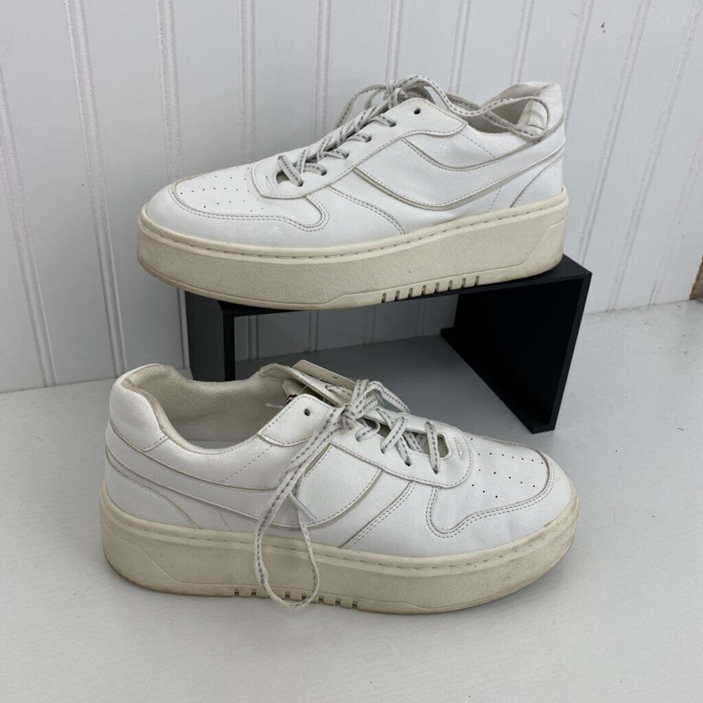 LADIES TENNIS SHOES