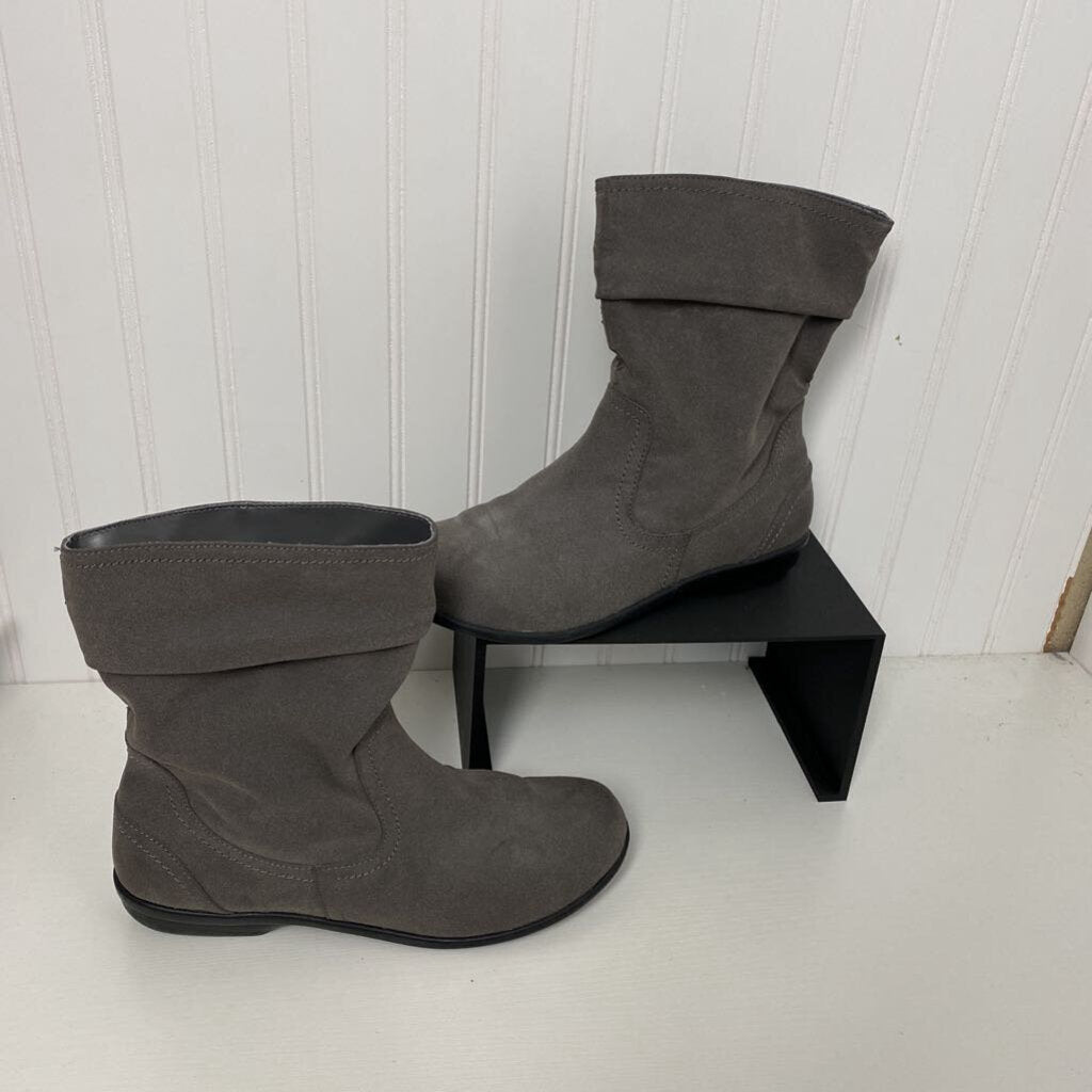 FAUX SUEDE ANKLE BOOT