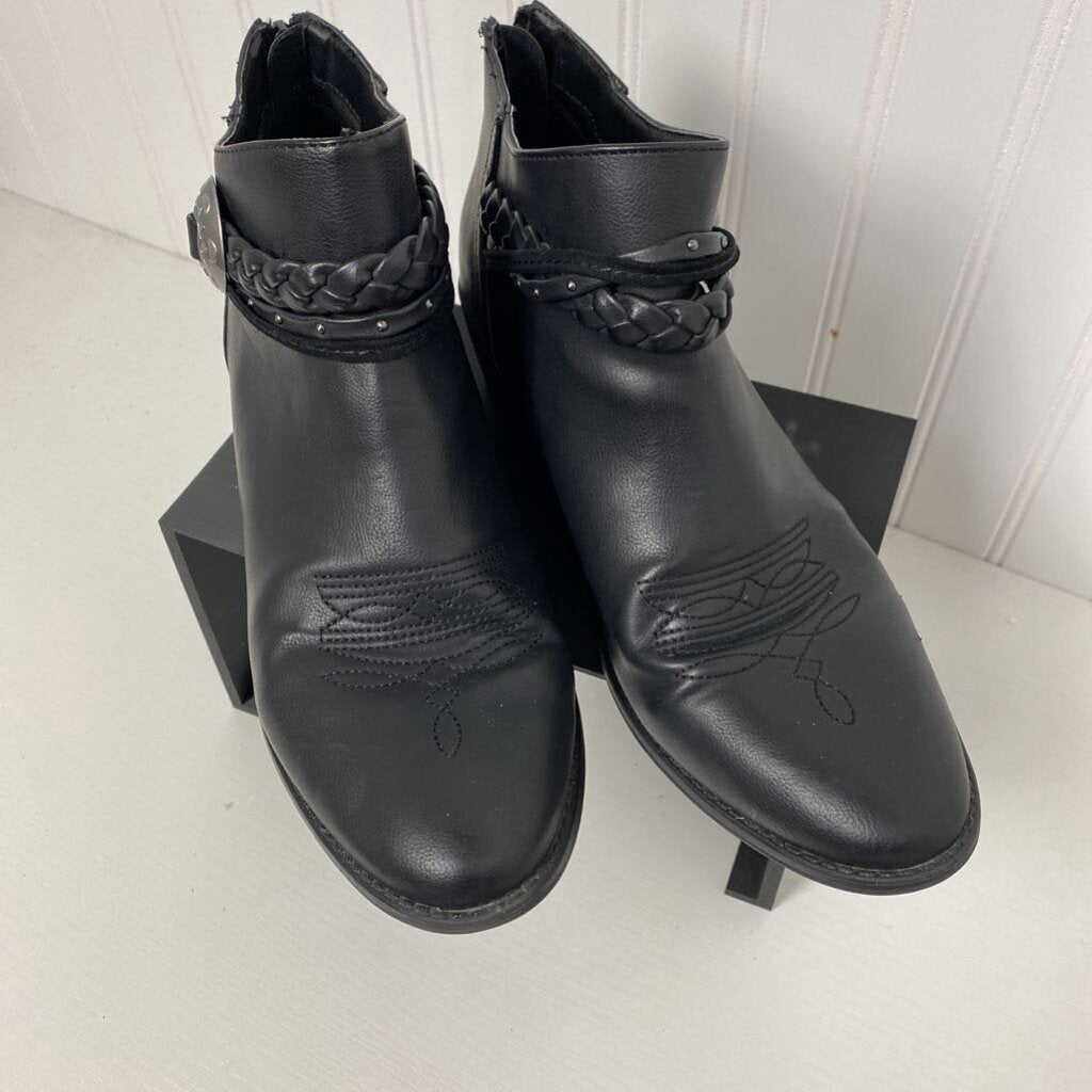 FAUX LEATHER ANKLE BOOTS