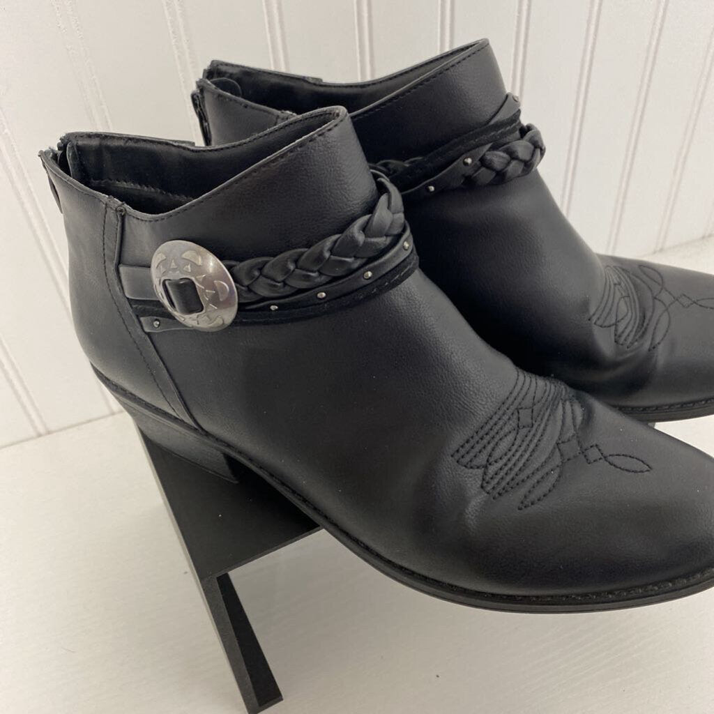 FAUX LEATHER ANKLE BOOTS