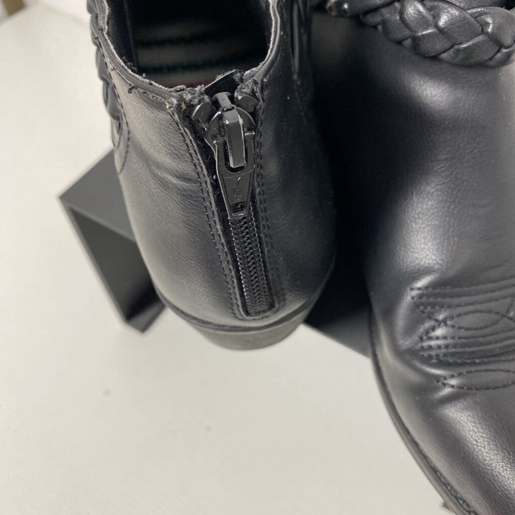 FAUX LEATHER ANKLE BOOTS