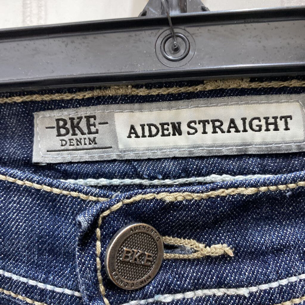 STRAIGHT LEGGED JEANS