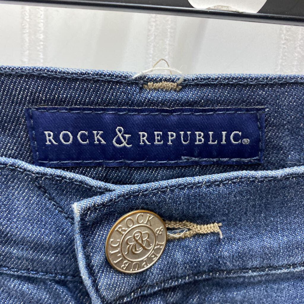 STRAIGHT LEGGED JEANS