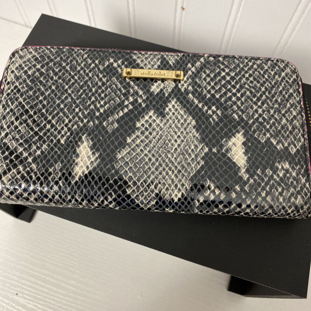 FRINGED WALLET