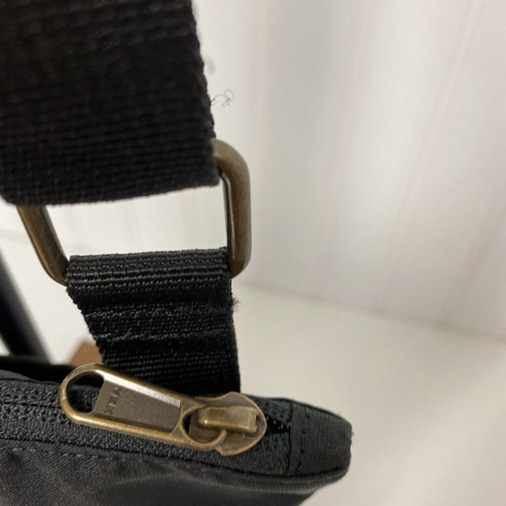 CROSS BODY PURSE