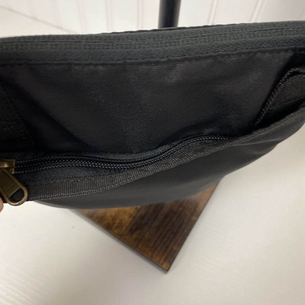 CROSS BODY PURSE