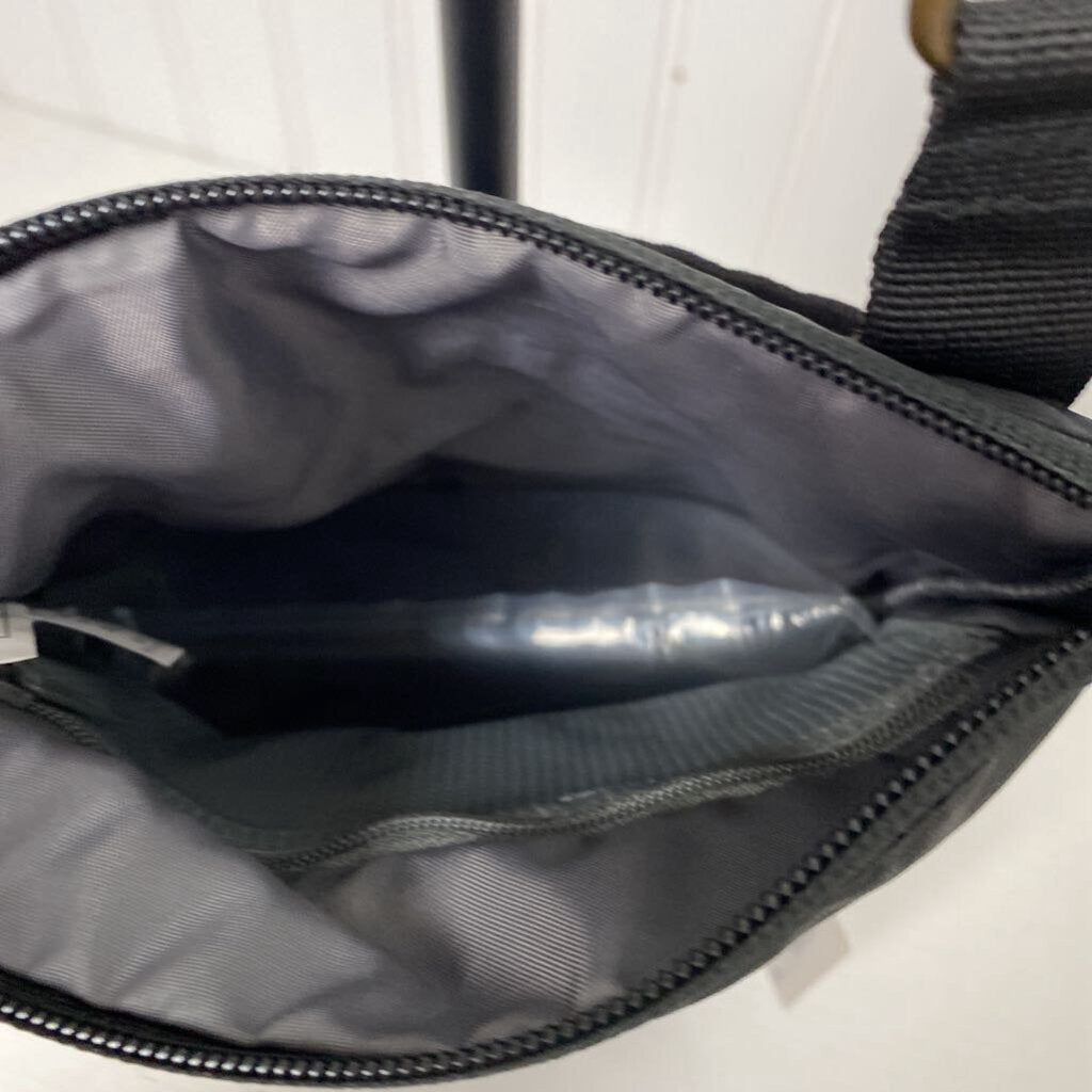 CROSS BODY PURSE