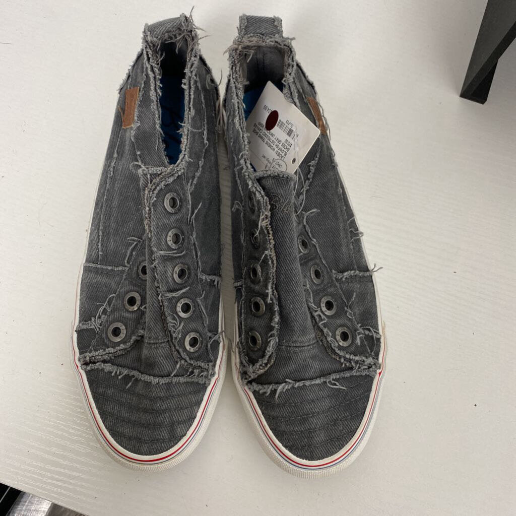 DISTRESSED CANVAS SHOES