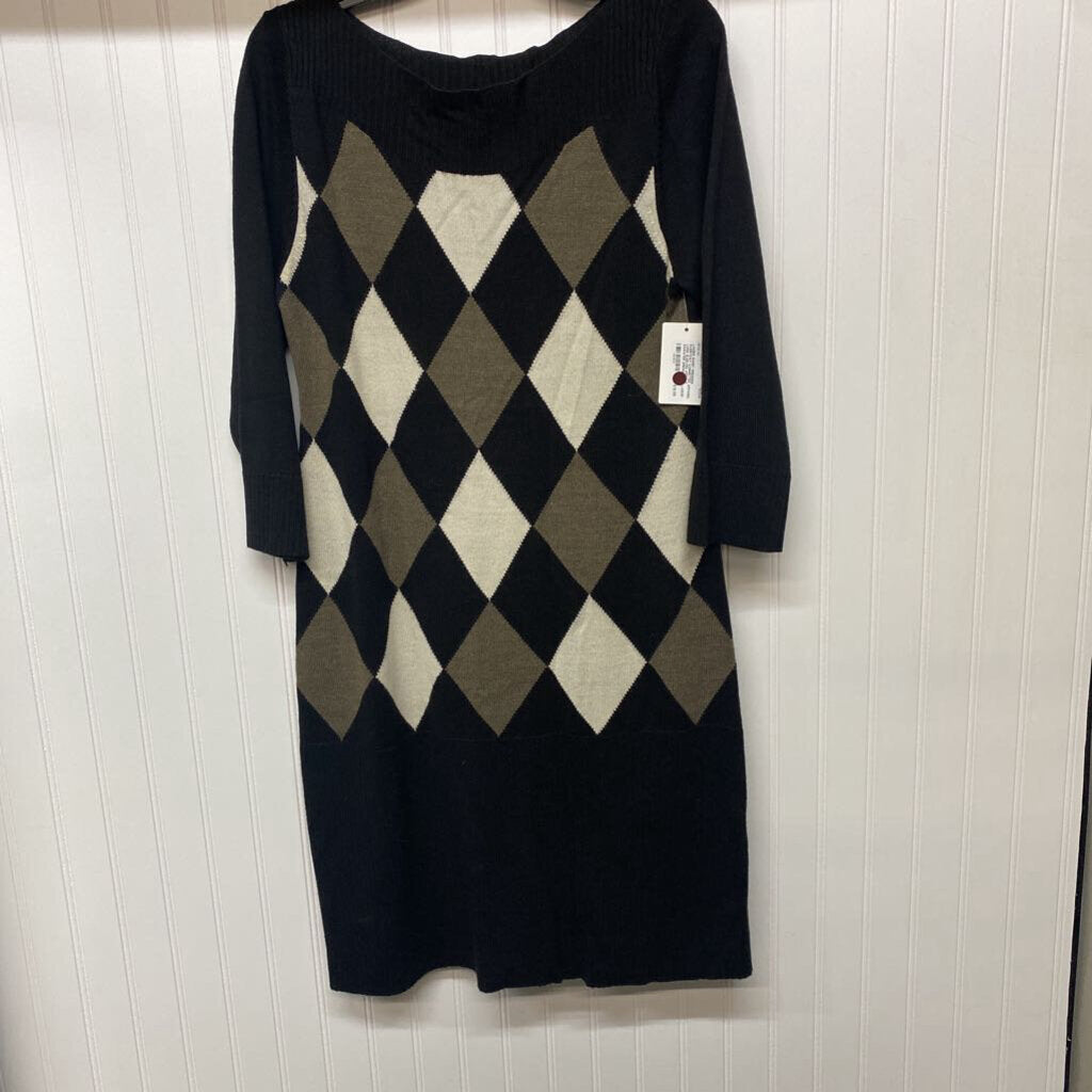 LONG SLEEVED ARGYLE SWEATER DRESS