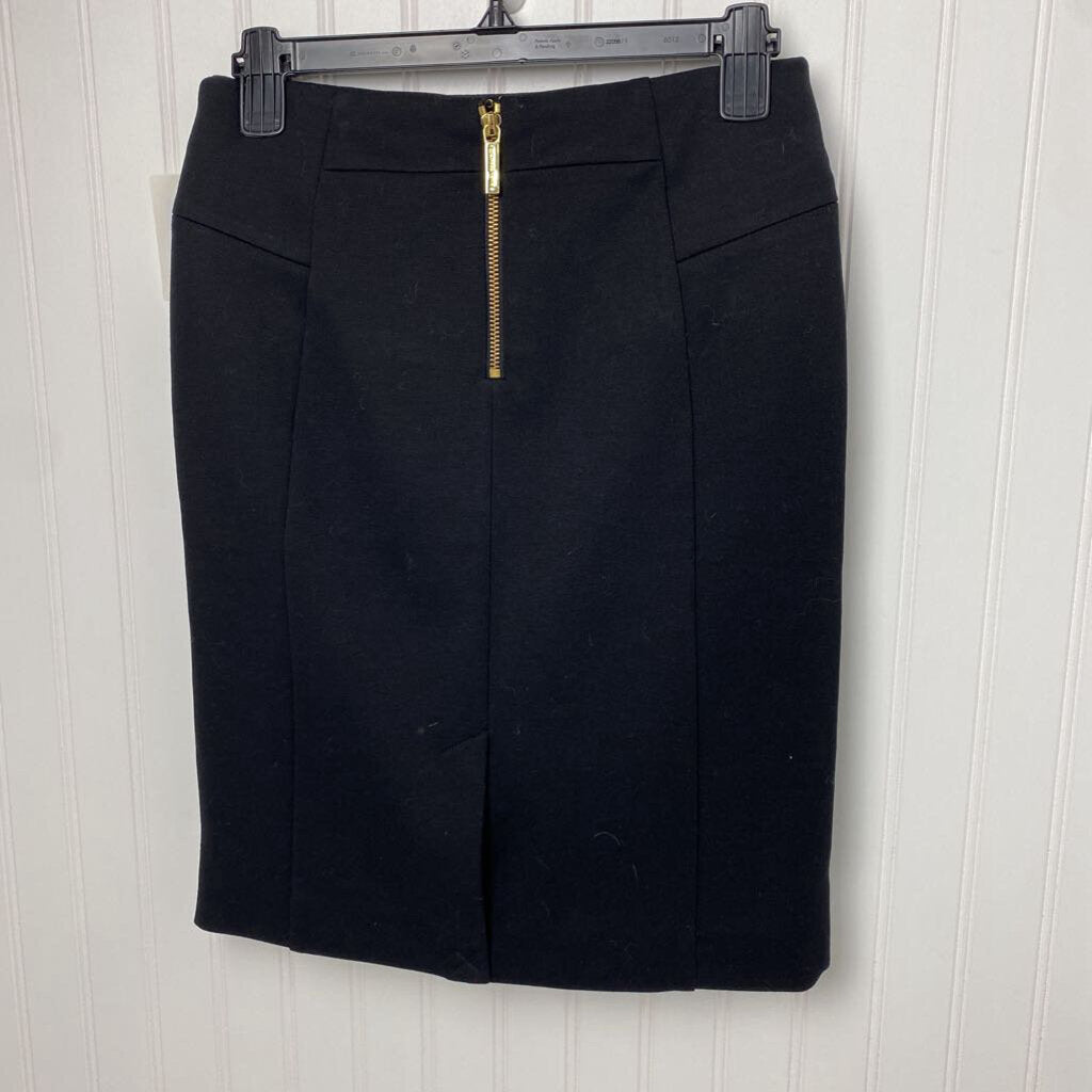 SHORT SKIRT WITH GOLD ZIPPERS