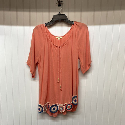 KNIT MEDALION DESIGN SHORT SLEEVED