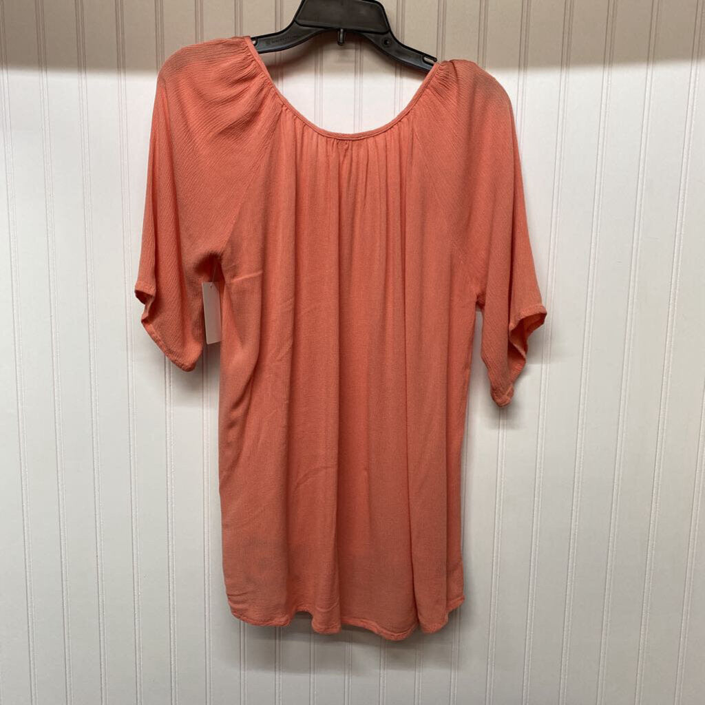 KNIT MEDALION DESIGN SHORT SLEEVED