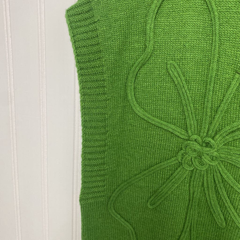 *SLEEVELESS SWEATER WITH FLOWER DESIGN