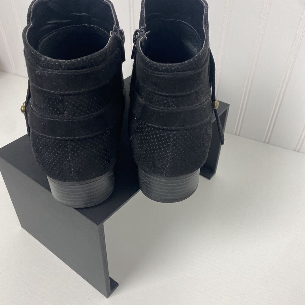 *SUEDE ANKLE BOOT