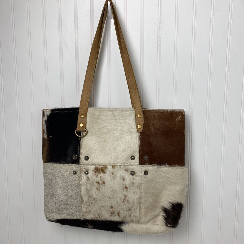 *MULTI PATCH COWHIDE TOTE BAG
