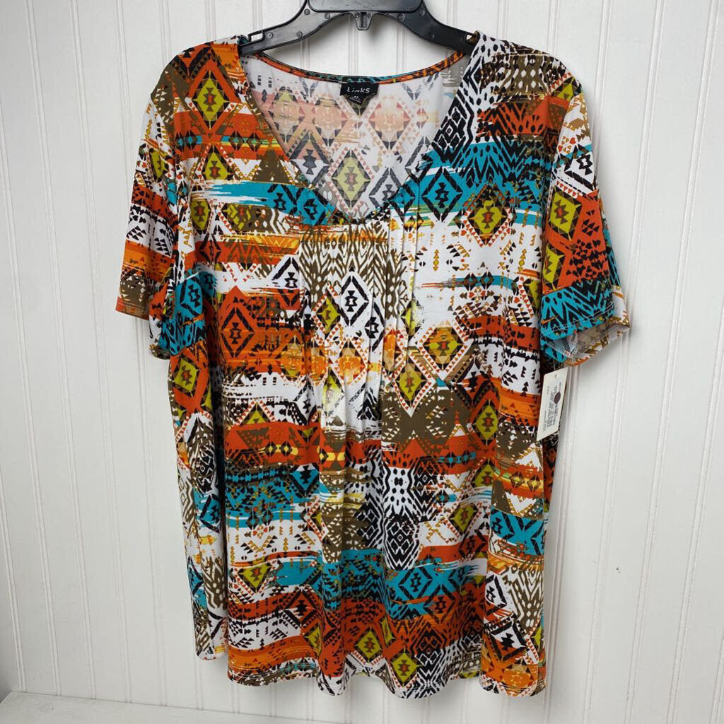 *SHORT SLEEVE TOP WITH BUTTON ON SLEEVE