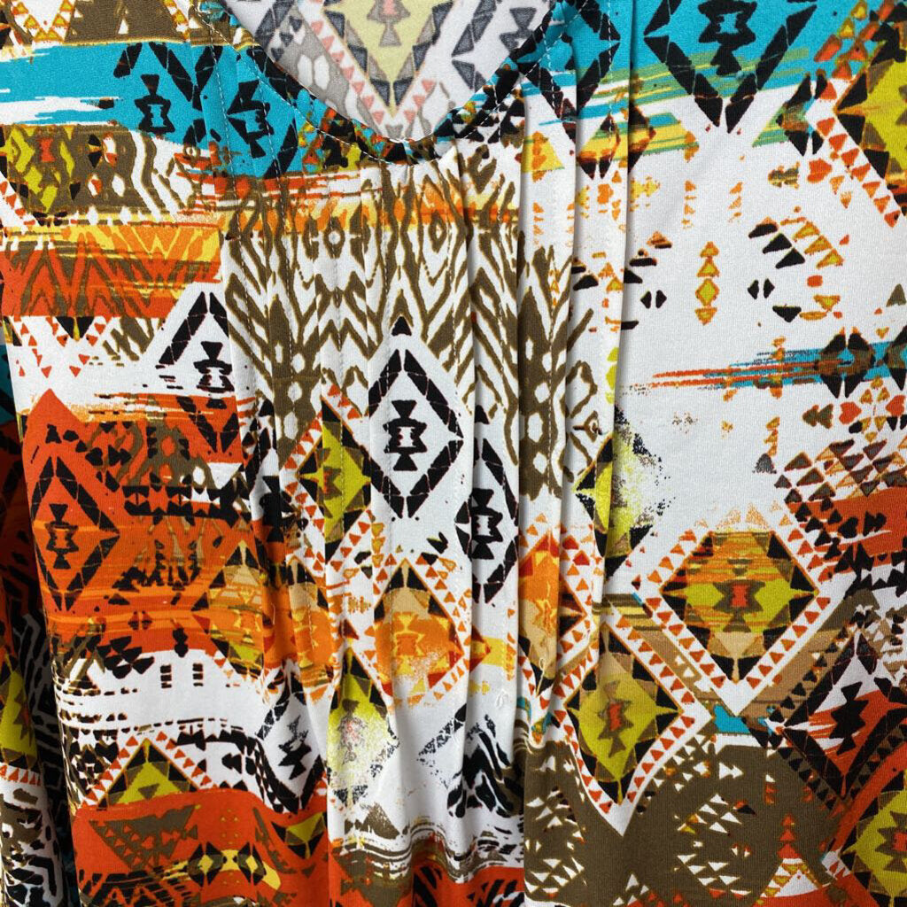 *SHORT SLEEVE TOP WITH BUTTON ON SLEEVE