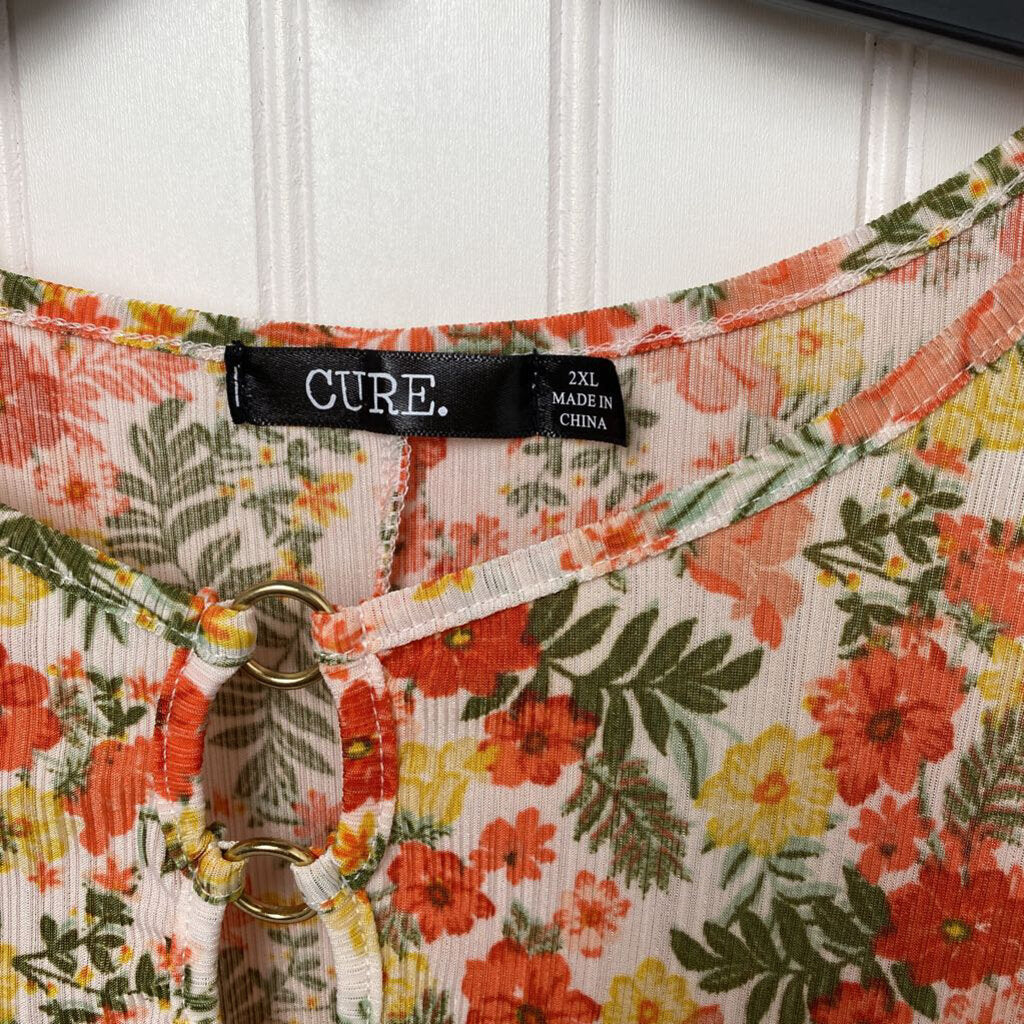 *SHORT SLEEVE TOP WITH CUFF SLEEVE FLOWER PATTERN