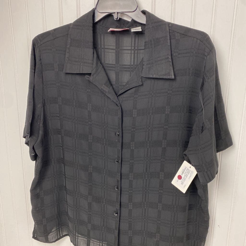 SHORT SLEEVE SHEER BUTTON UP SHIRT
