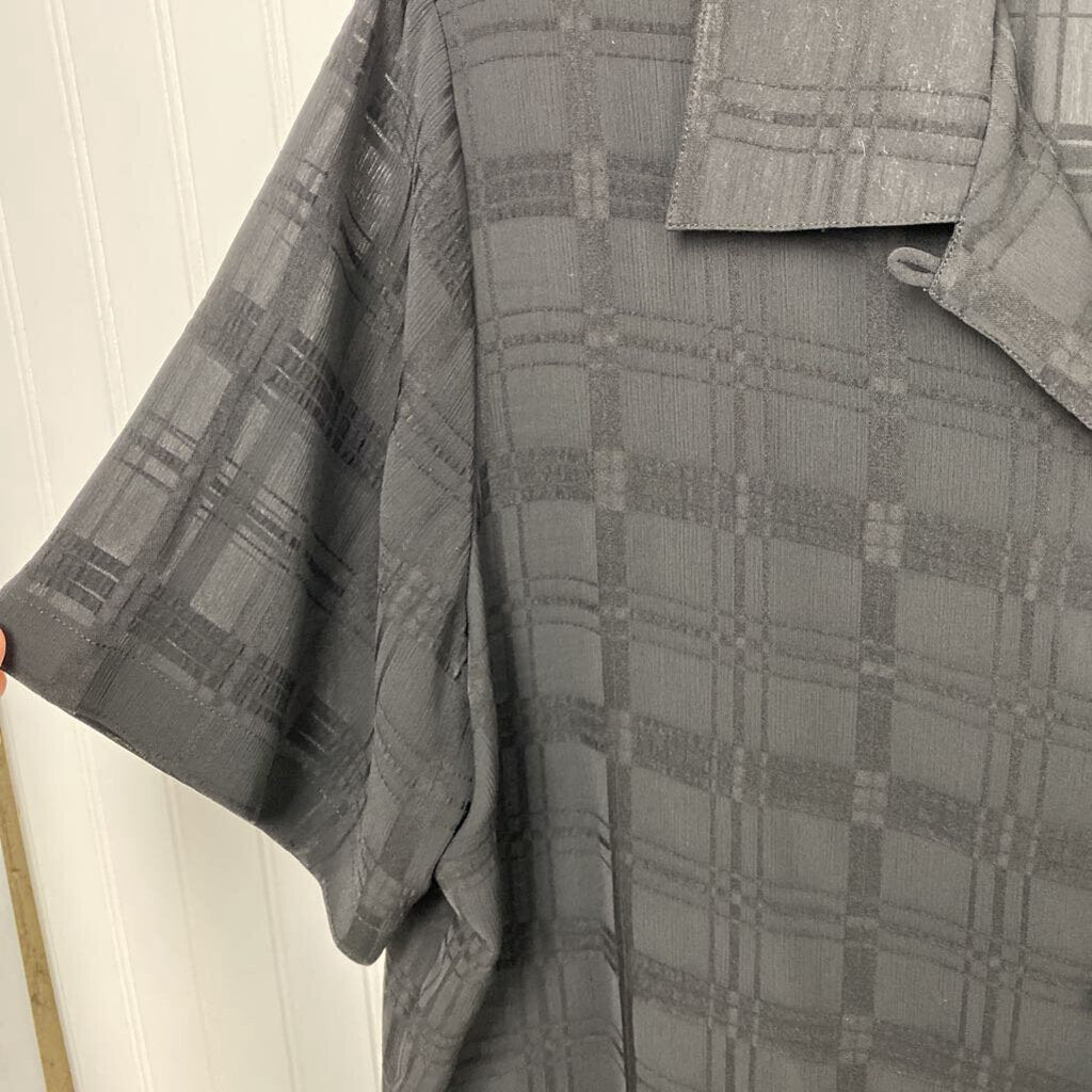 SHORT SLEEVE SHEER BUTTON UP SHIRT