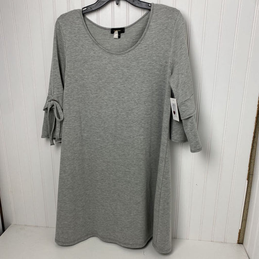 RUFFLED SLEEVED DRESS
