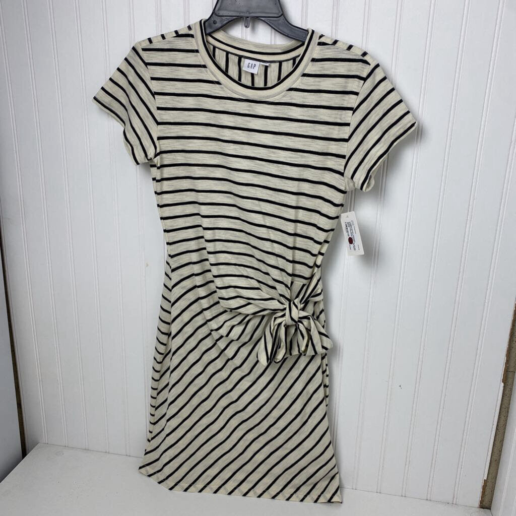 SHORT SLEEVED DRESS