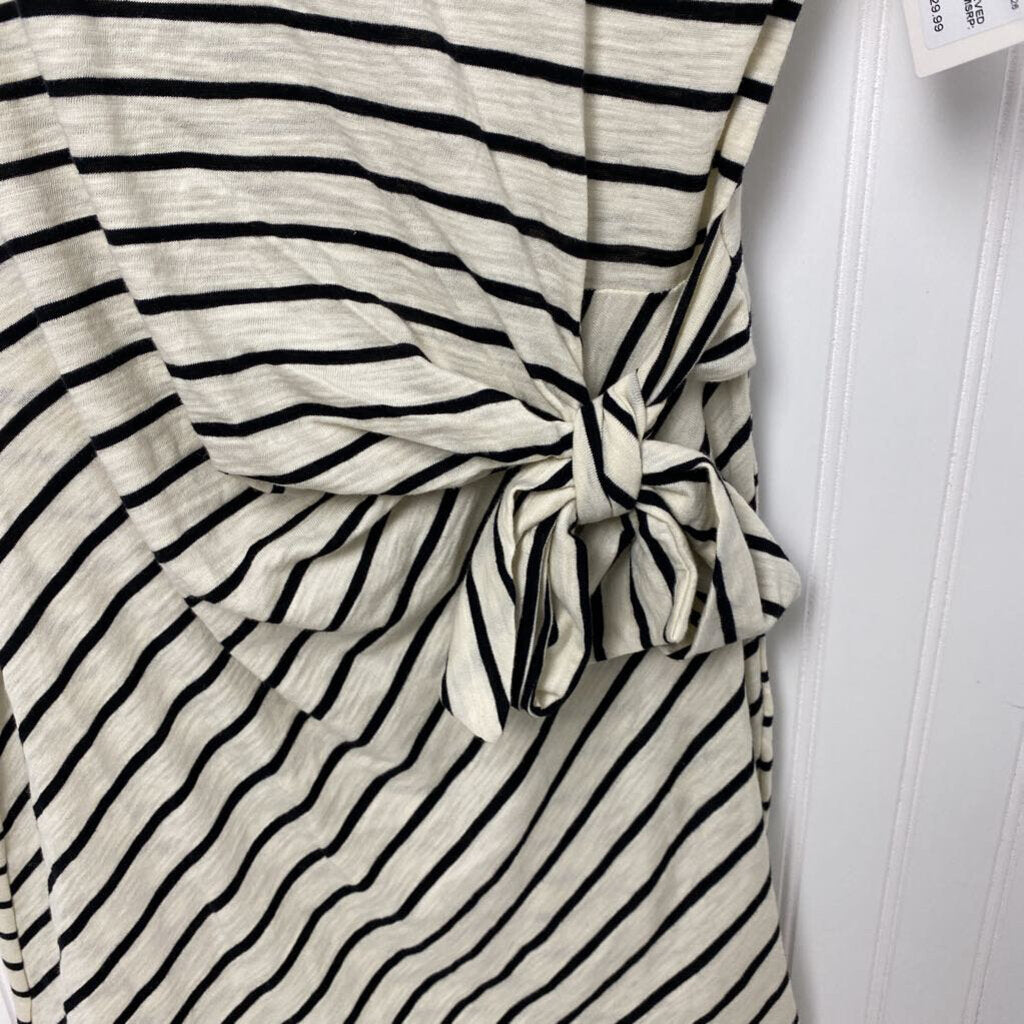 SHORT SLEEVED DRESS