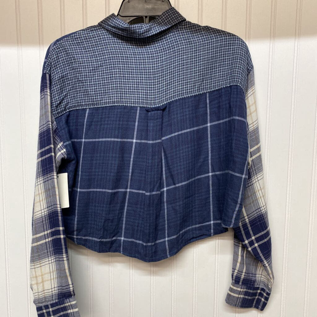 * BUTTON UP FLANNEL APPEARANCE CROPPED
