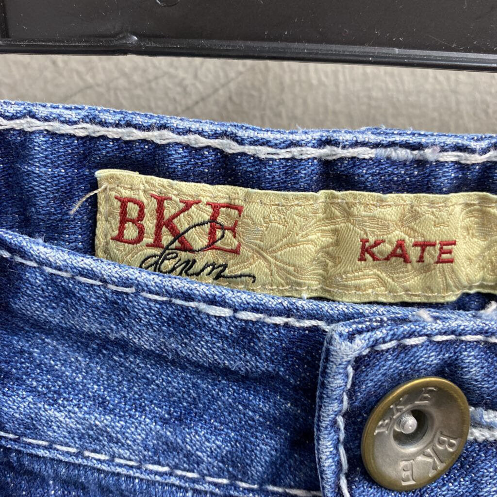 DISTRESSED BOOTCUT JEANS