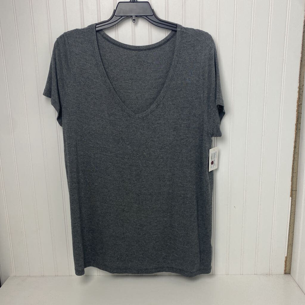 V NECK SHORT SLEEVED
