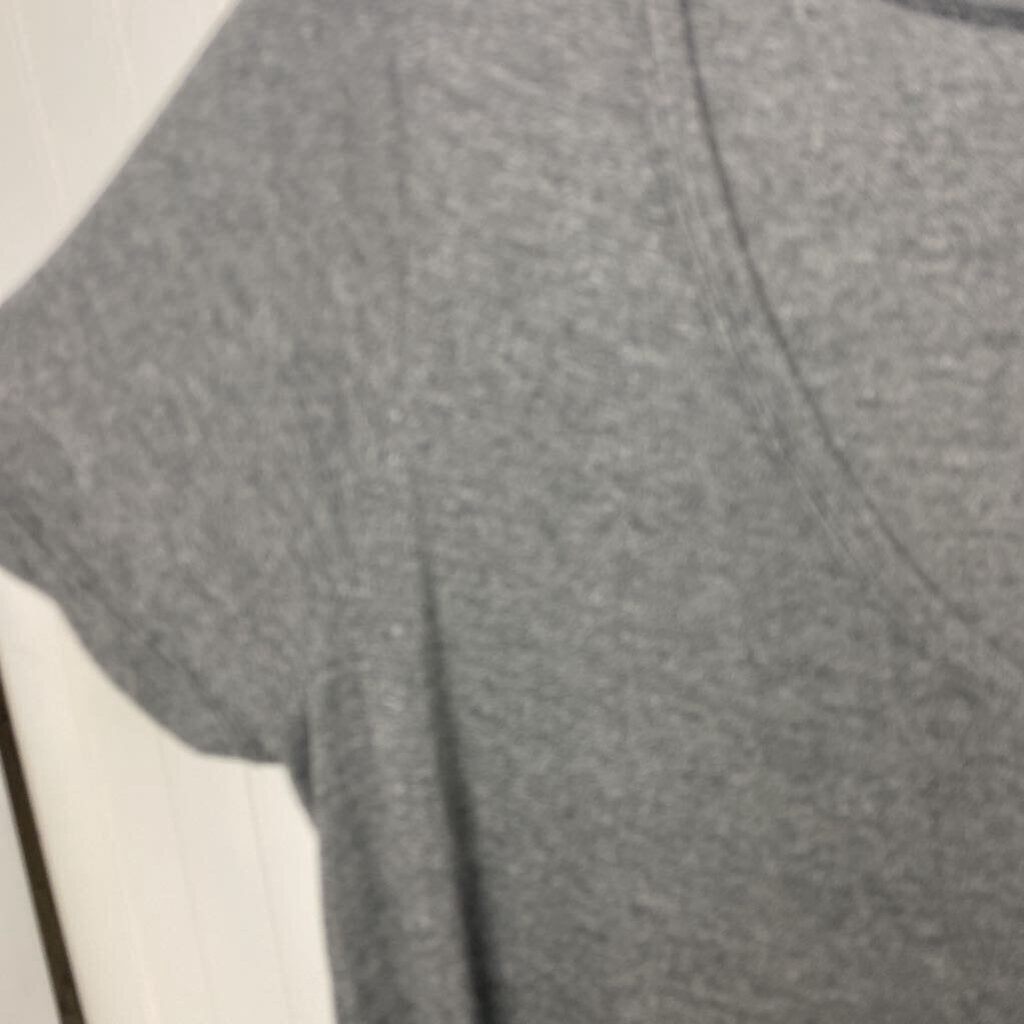 V NECK SHORT SLEEVED