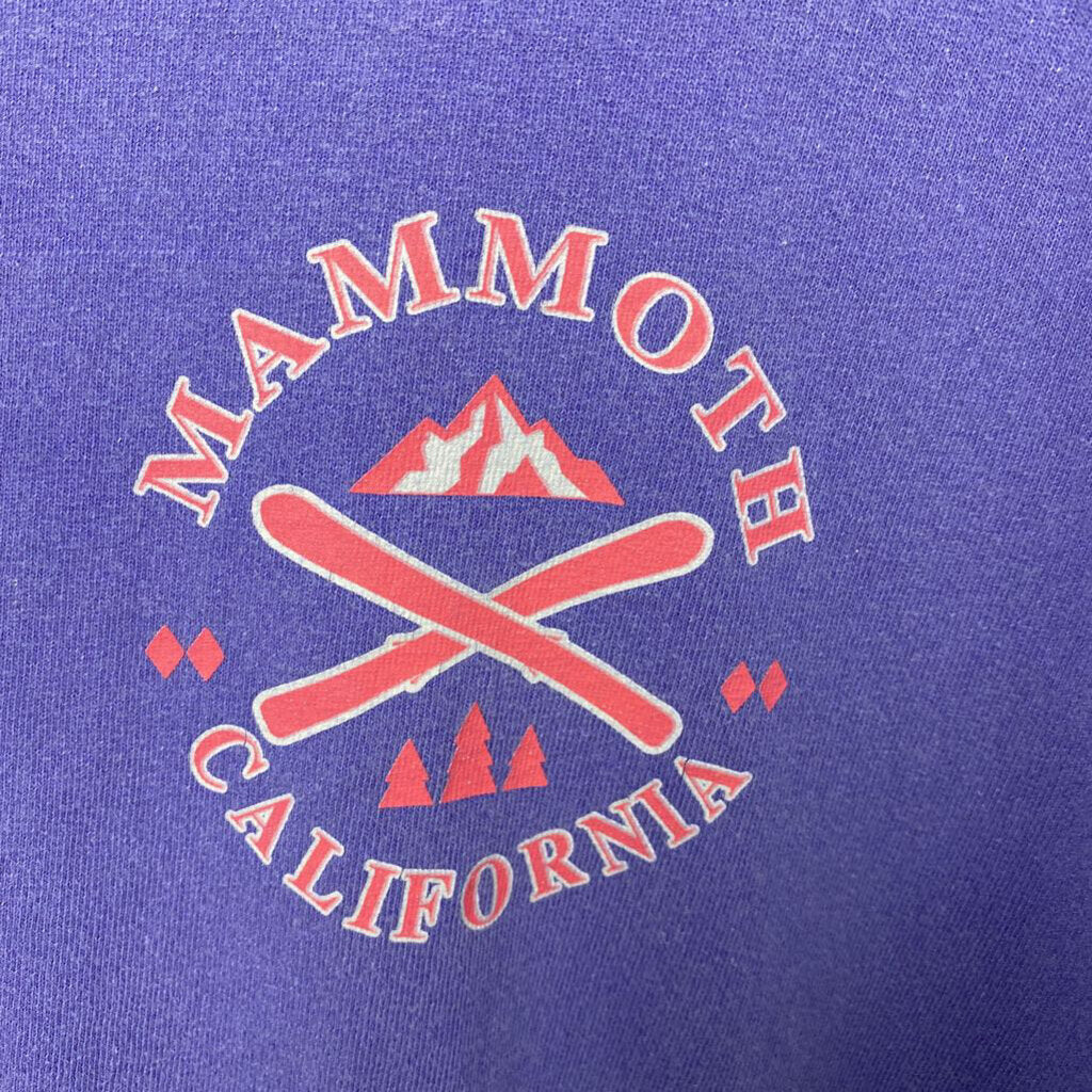 LONG SLEEVED GRAPHIC TEE