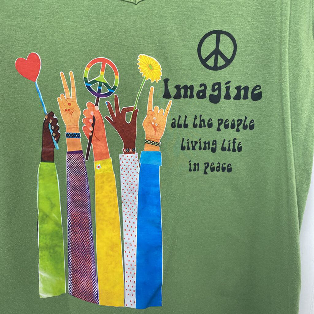 LIVING IN PEACE GRAPHIC TEE