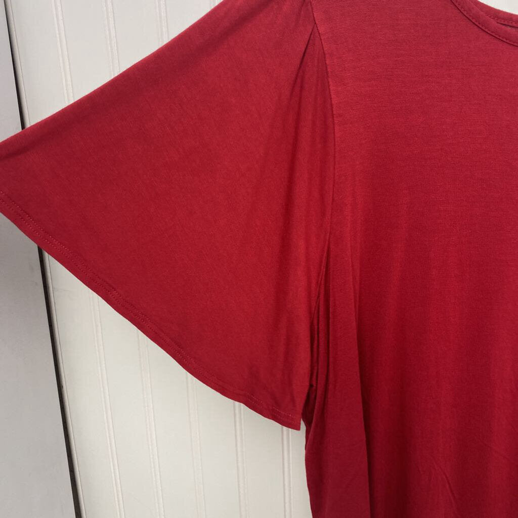 SHORT SLEEVED TOP
