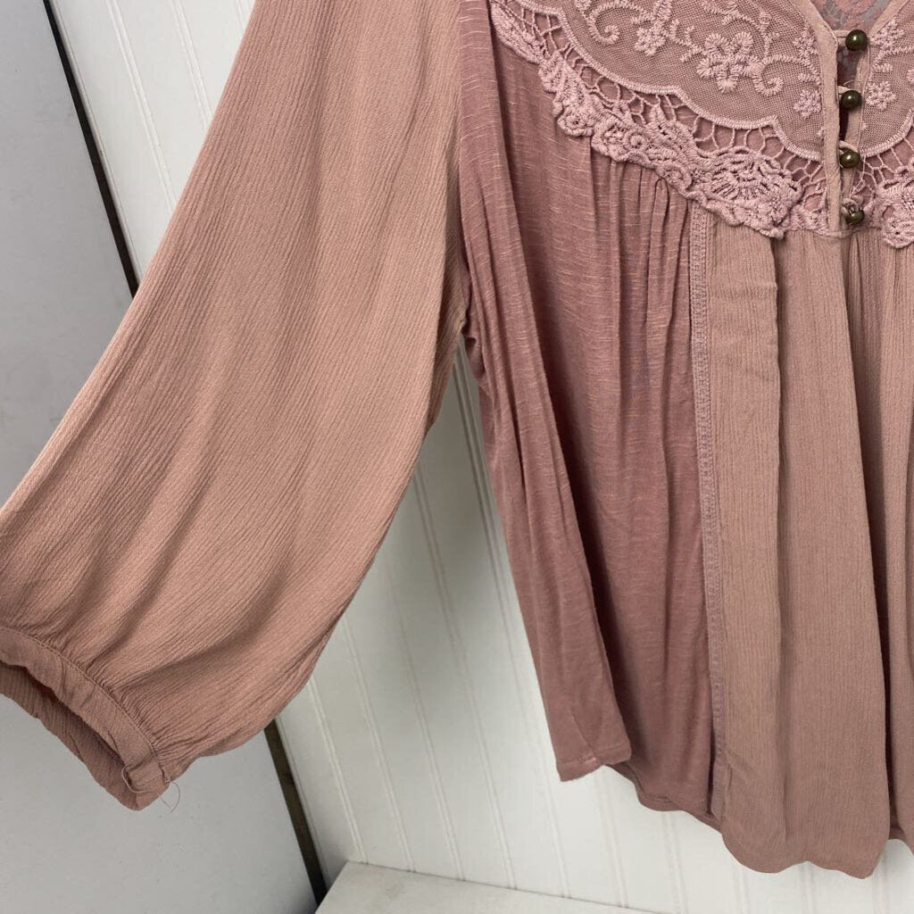 LACY TRIMMED LONG SLEEVED